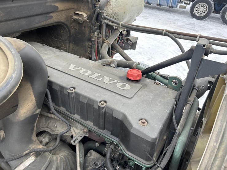 #1042-•-2000-volvo-quad-axle-dump-truck-image-40