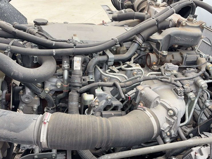 2018-isuzu-ftr-image-19