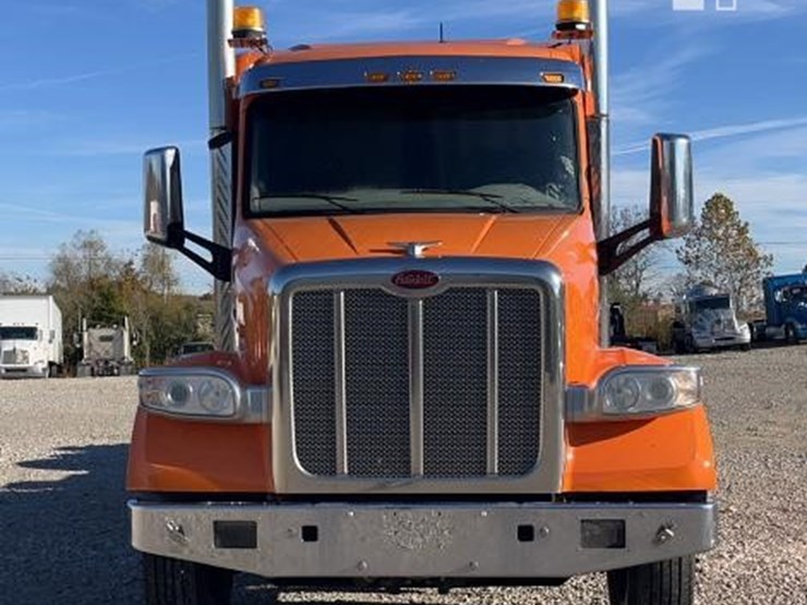 2019-peterbilt-567-image-3