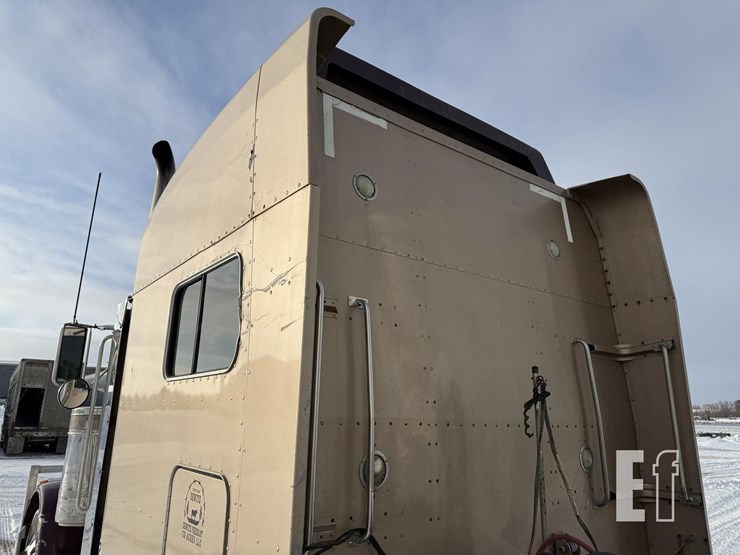 2004-peterbilt-379-image-26