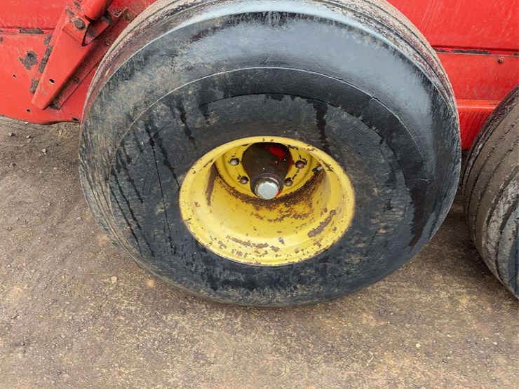 new-holland-195-image-10