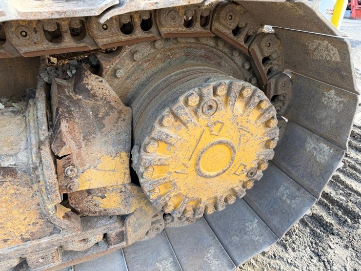 2019-caterpillar-d5k2-image-16
