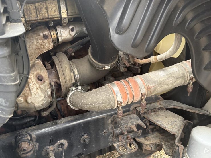 #1175-•-2016-freightliner-cascadia-day-cab-truck-tractor-image-40