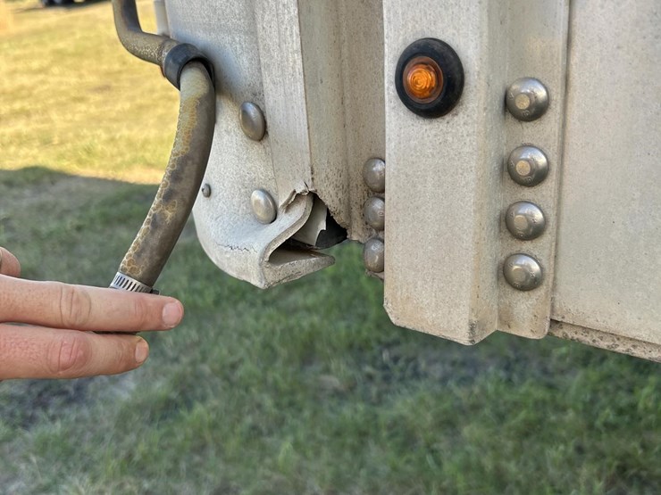 2019-wilson-livestock-trailer-image-26