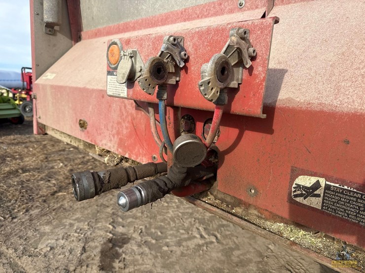 2008-meyers-boss-9136t-silage-trailer-image-17