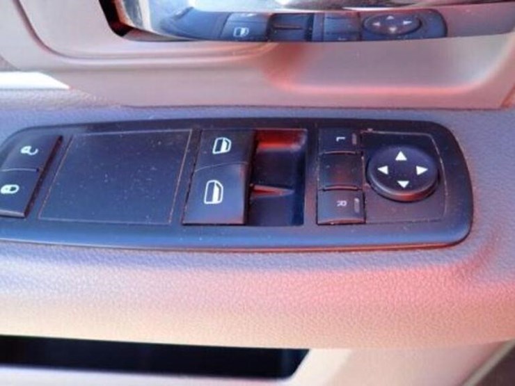 ram-1500-slt-image-50