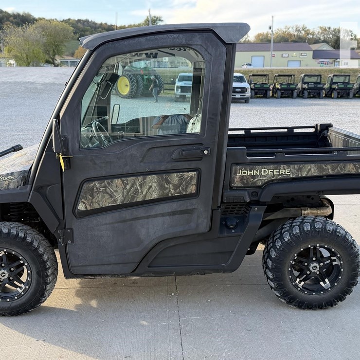 JOHN DEERE GATOR XUV 835R