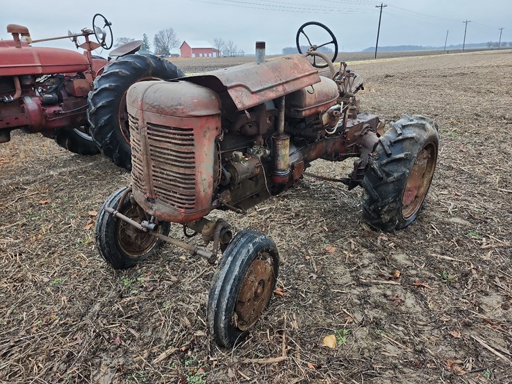 farmall-a-gas-tractor-image-1