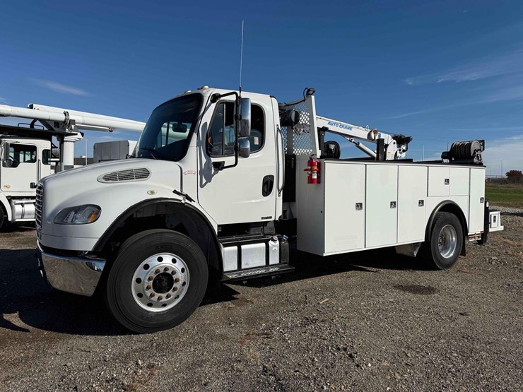 2017-freightliner-m2-106-image-2