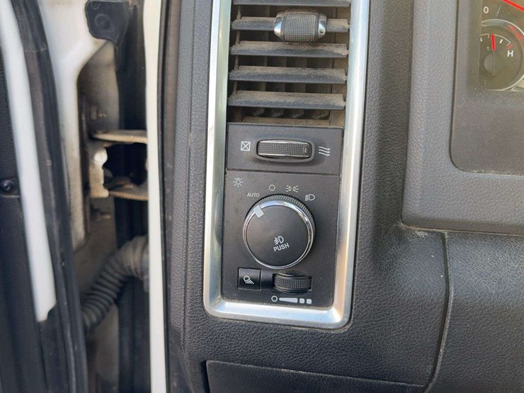 2016-dodge-2500-image-24