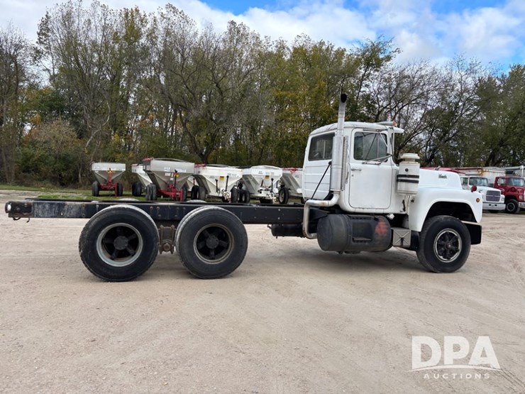 1985-mack-r686st-image-5