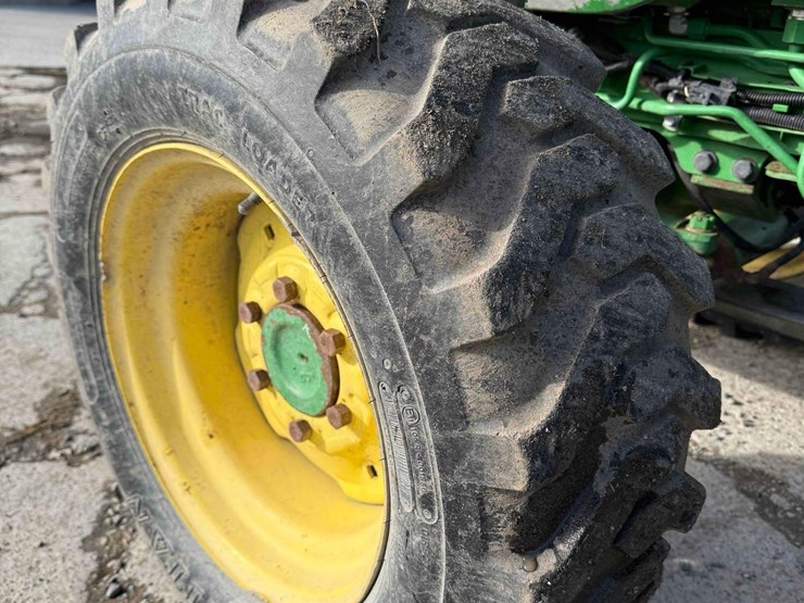 john-deere-4044m-image-10