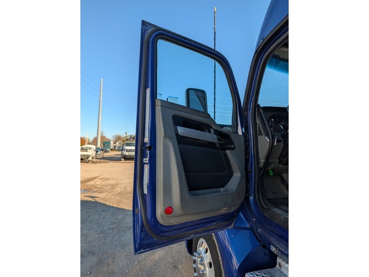 2020-kenworth-t680-image-21