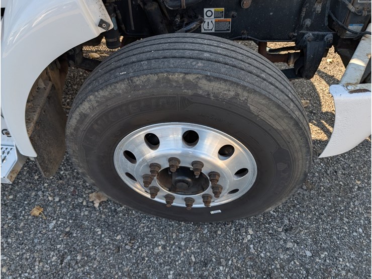 2017-peterbilt-337-image-13