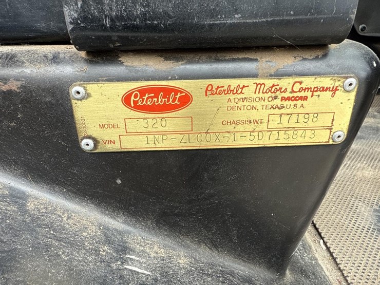 2005-peterbilt-320-image-68