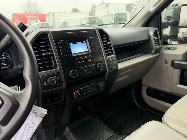 2022-ford-f350-image-17