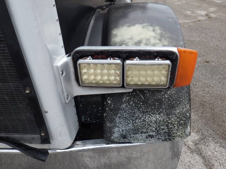 1994-peterbilt-378-image-3