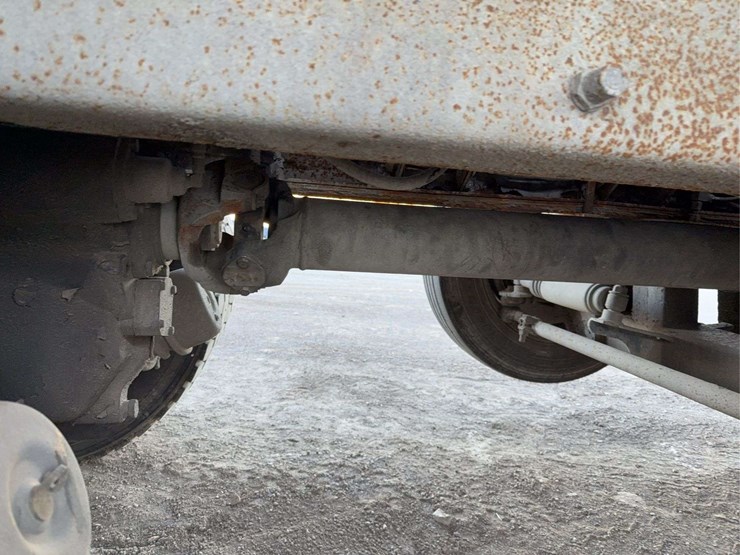 2004-peterbilt-357-image-22