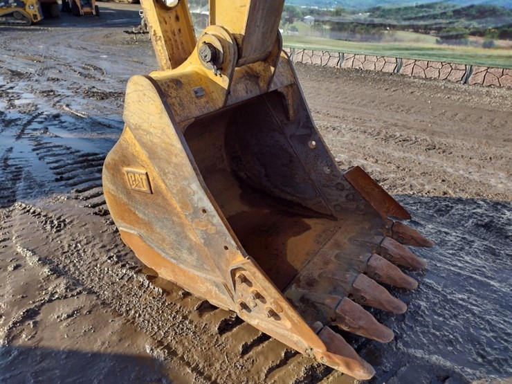 caterpillar-320fl-image-16