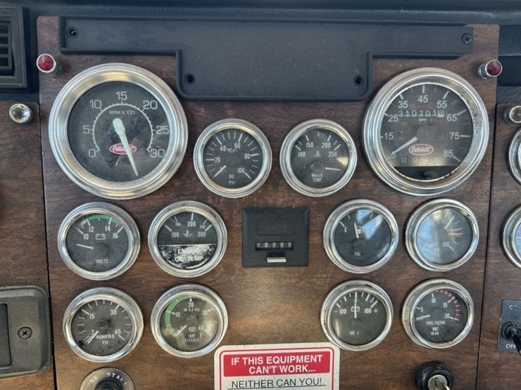 1997-peterbilt-567-image-24