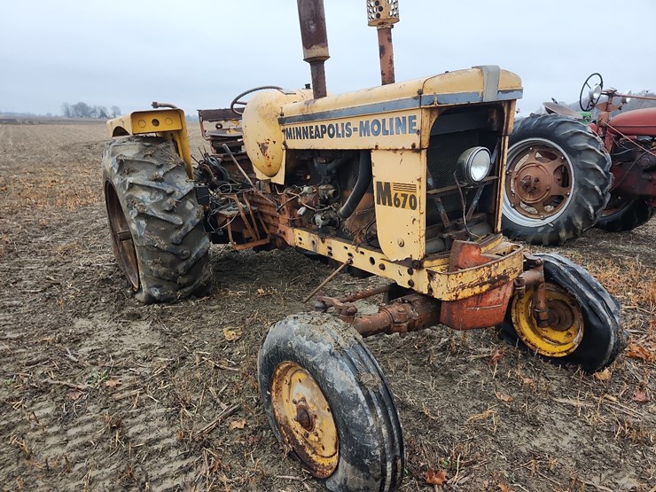 1965-mm-m670-lp-tractor-image-10