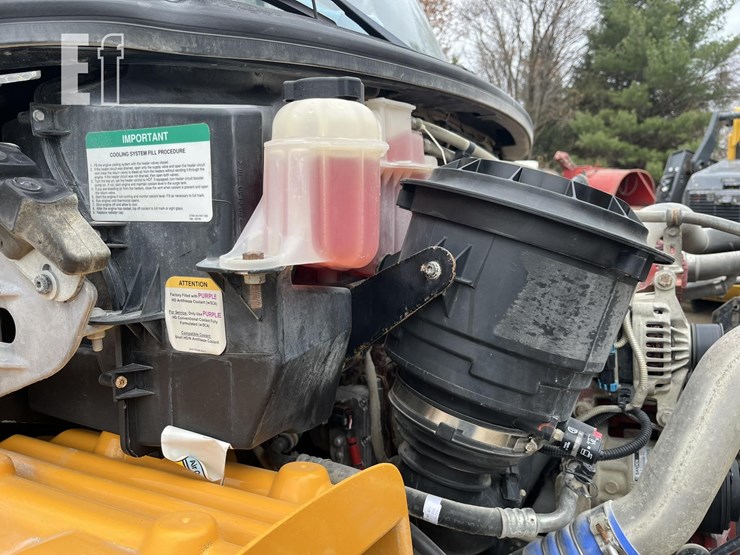 2015-thomas-saf-t-liner-c2-image-28