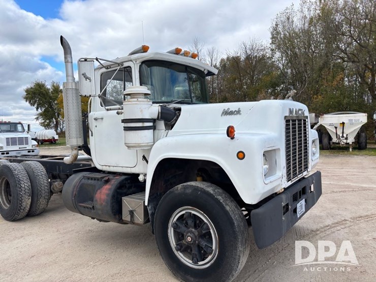 1985-mack-r686st-image-23