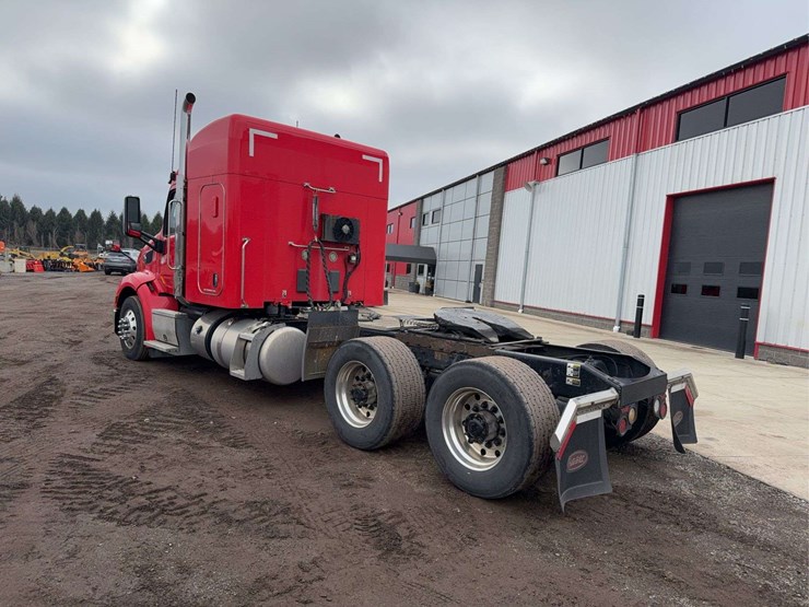 2019-peterbilt-579-image-4