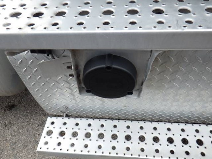 freightliner-cascadia-126-image-5