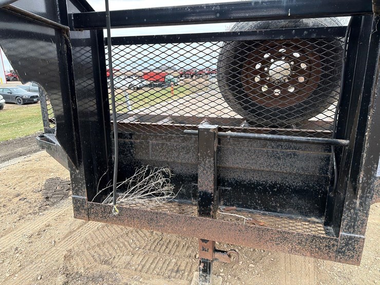 gooseneck-flatbed-trailer-image-9