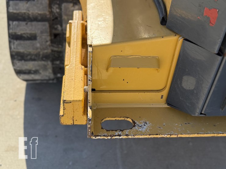 2017-deere-331g-image-26