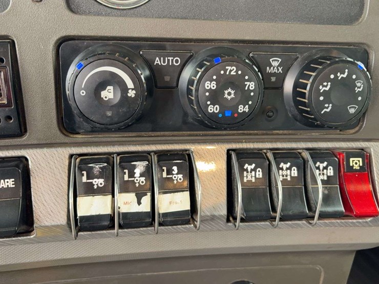 2017-kenworth-t880-image-54