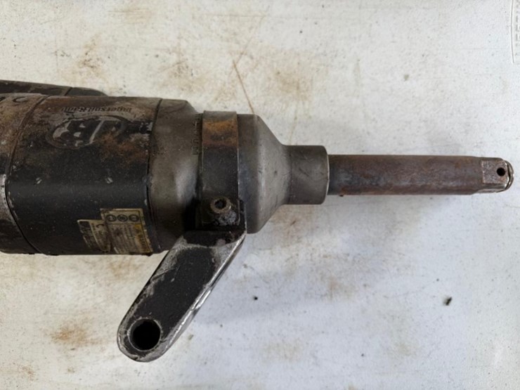 impact-wrench,-angle-grinder,-and-vise-image-3