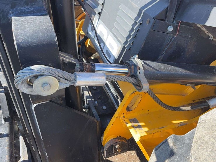 2015-jcb-930-image-19