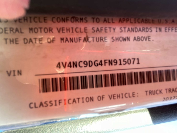 #202-•-2015-volvo-semi-tractor-(has-wi-title)-(denmark,-wi)-image-58