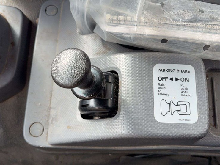 2018-isuzu-ftr-image-34