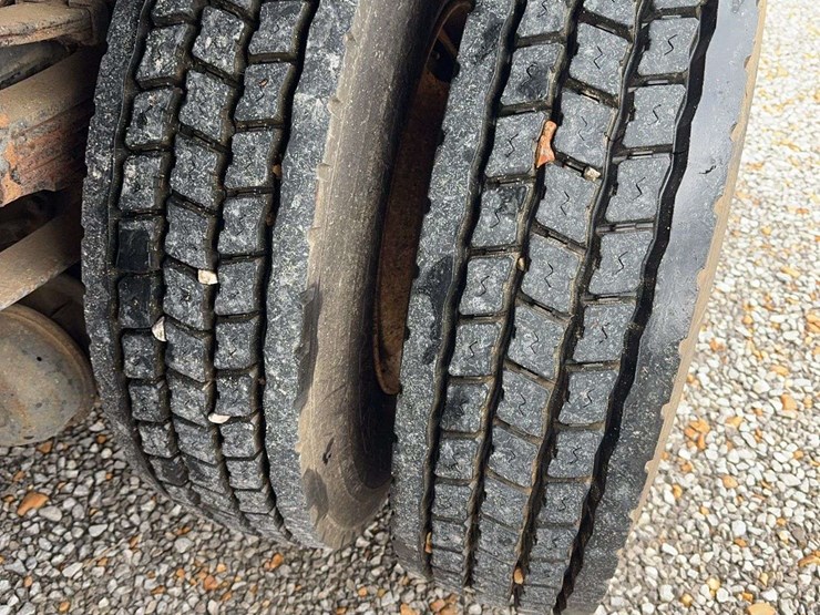 2001-international-4700-image-13