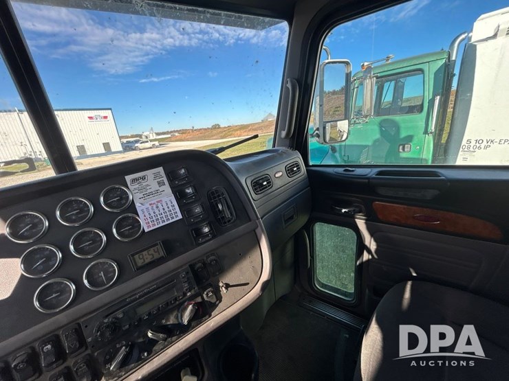 2010-peterbilt-386-image-54