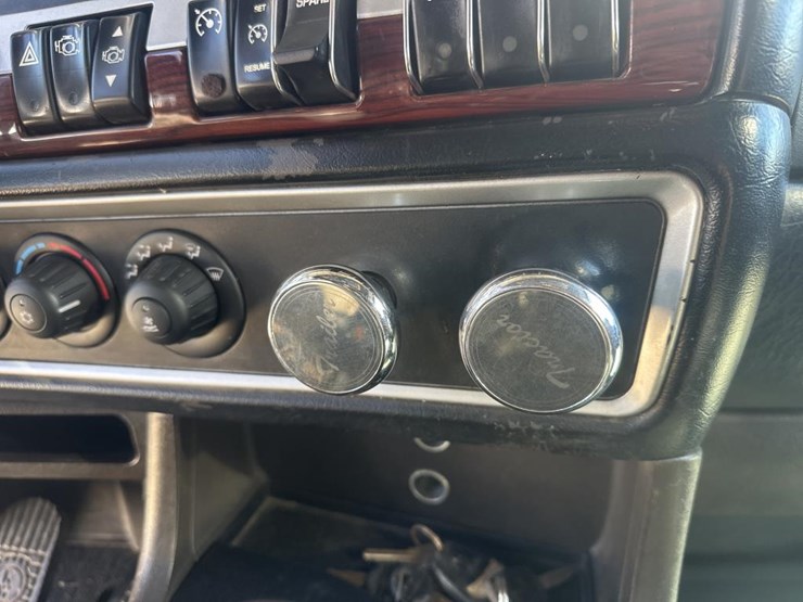 2009-kenworth-t800-image-37