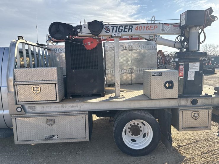 2006-ford-f550-image-21