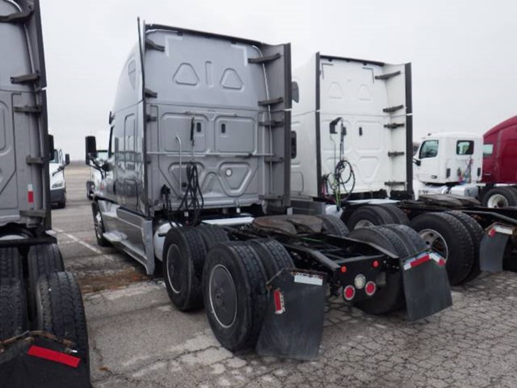 2019-freightliner-cascadia-125-image-20