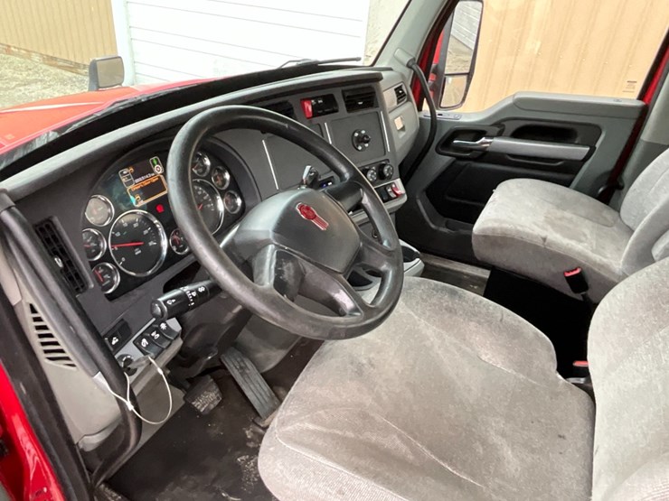 2020-kenworth-t680-image-23