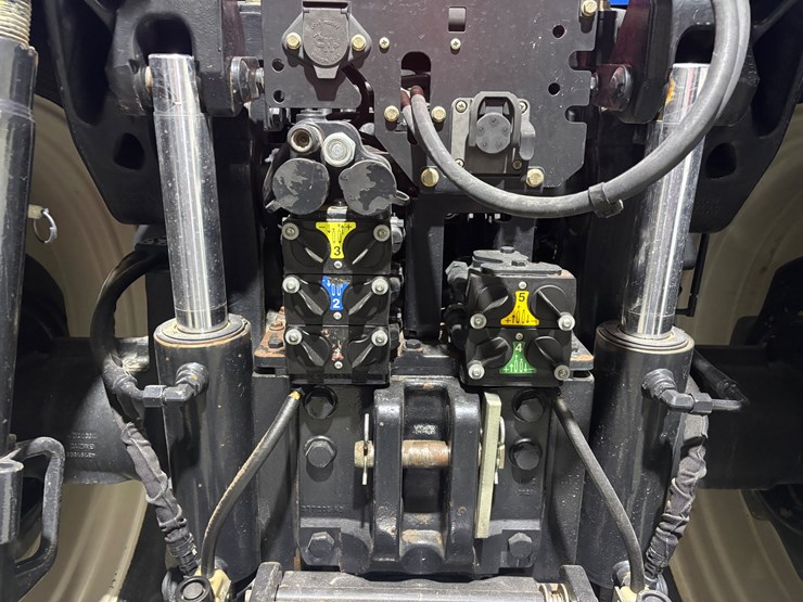 new-holland-t8.350-image-7