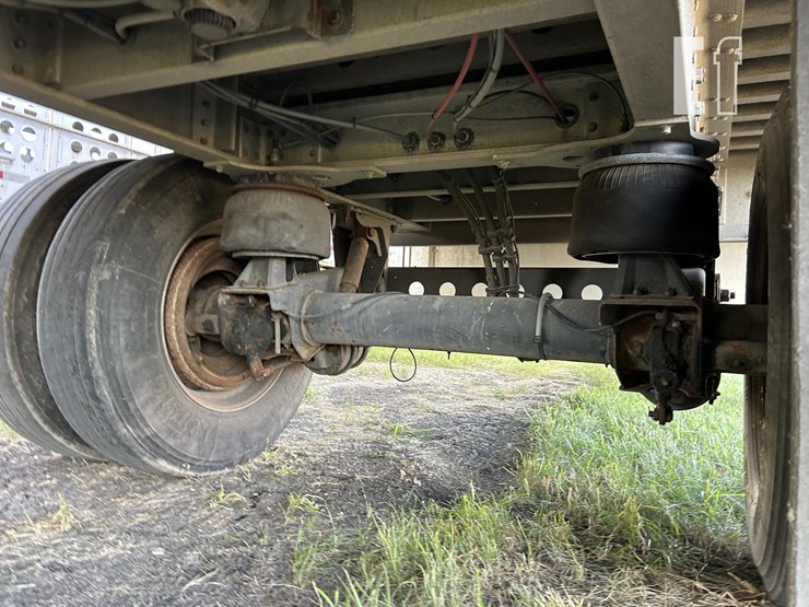 2019-wilson-livestock-trailer-image-39