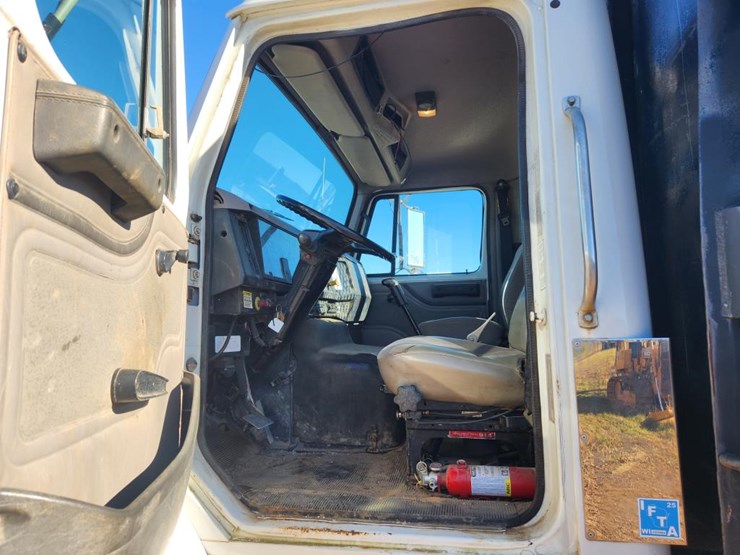 international-8100-image-47