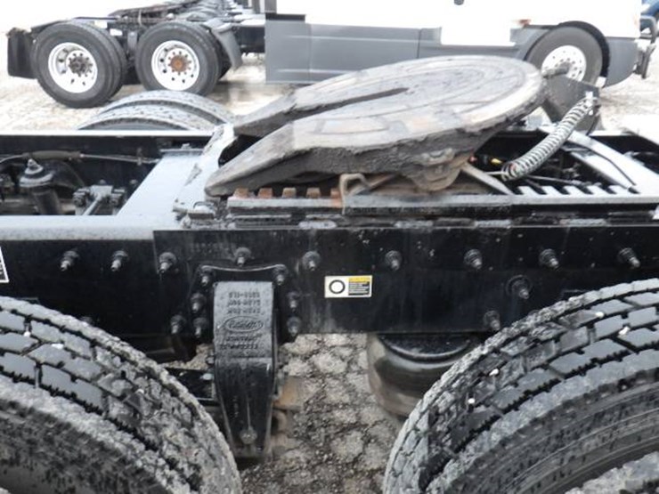 2019-peterbilt-579-image-4
