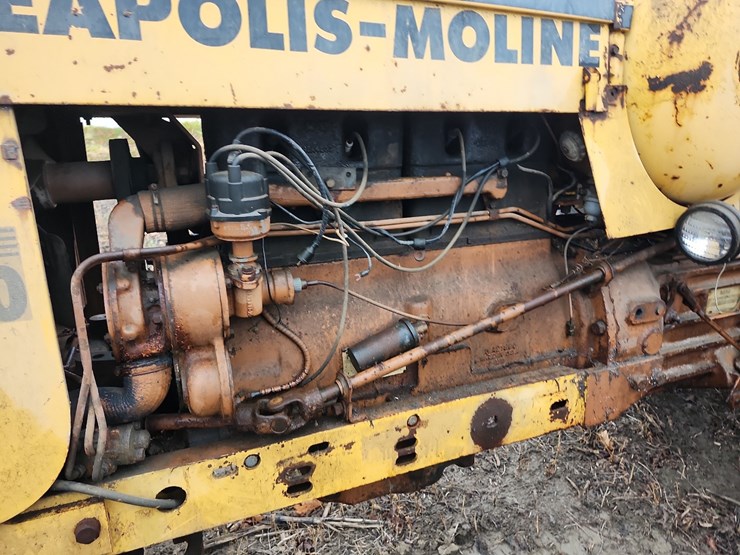 1965-mm-m670-lp-tractor-image-3