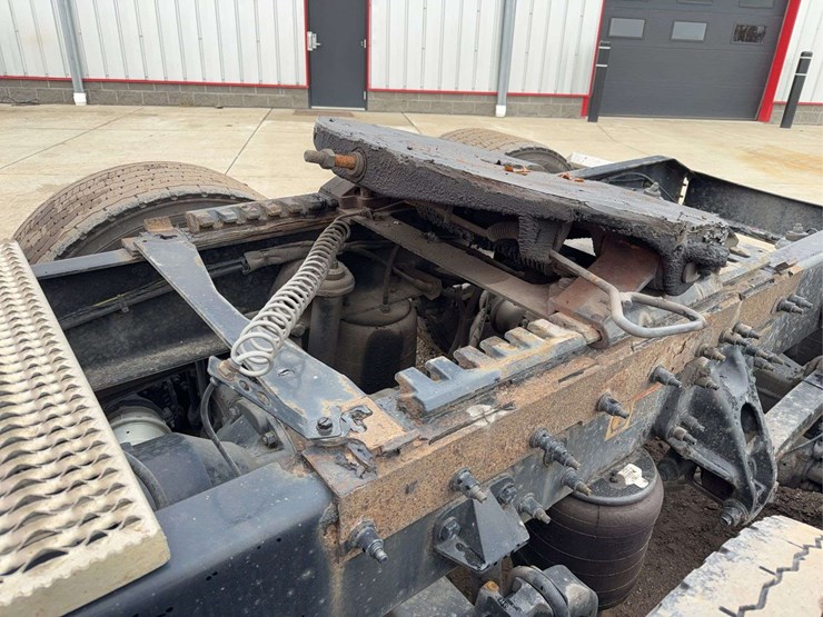 2019-peterbilt-579-image-22