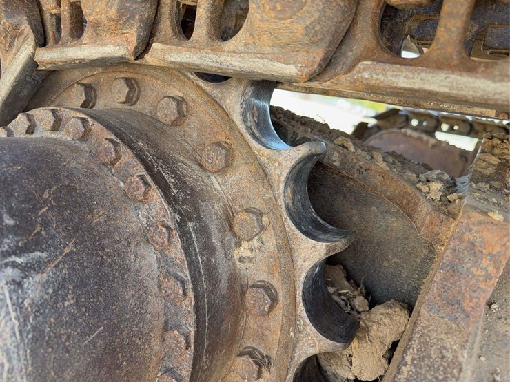 hitachi-225-excavator-image-18