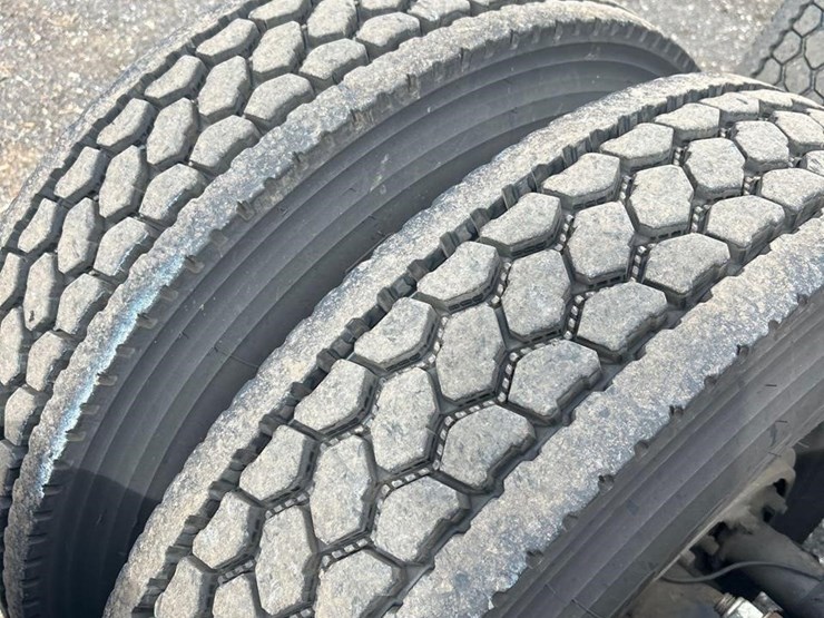 peterbilt-384-image-12